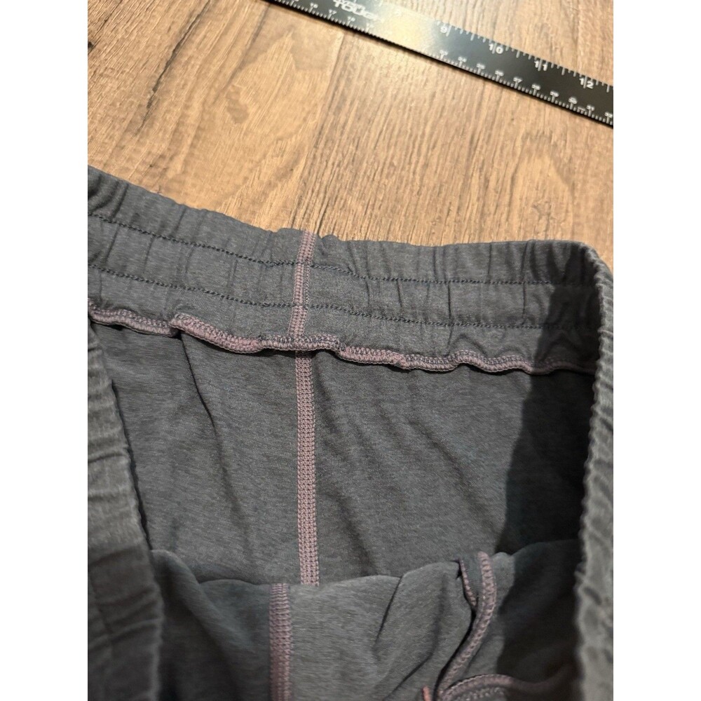 Vuori Performance Jogger Pants – Gray w/ Contrast Stitching – Women’s XS - Picture 8 of 10